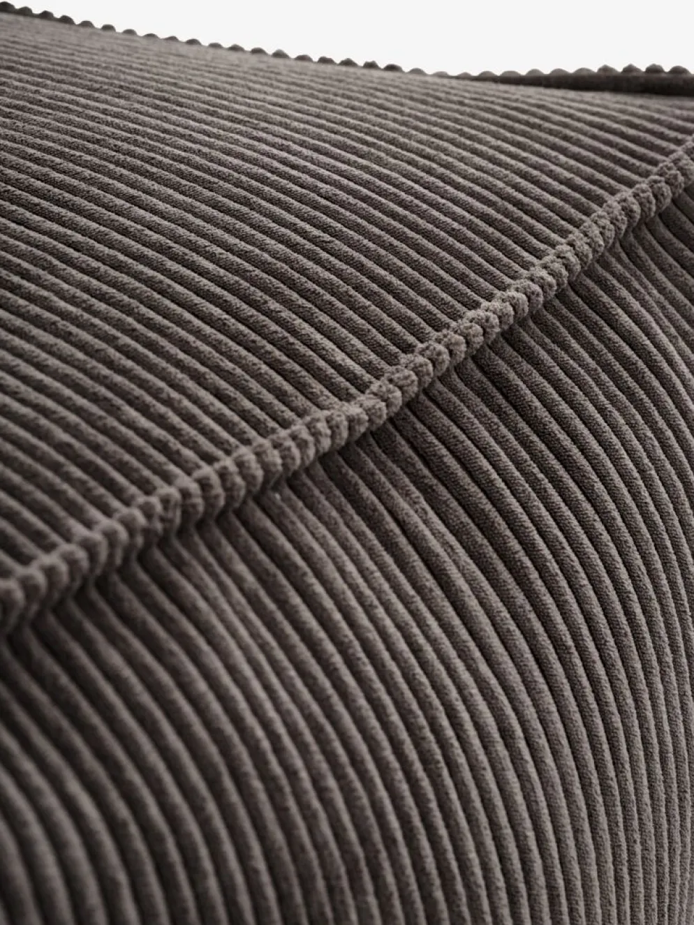 AARS/AGGERPouf AARS/AGGER 65x65 tissu velours côtelé sable foncé
