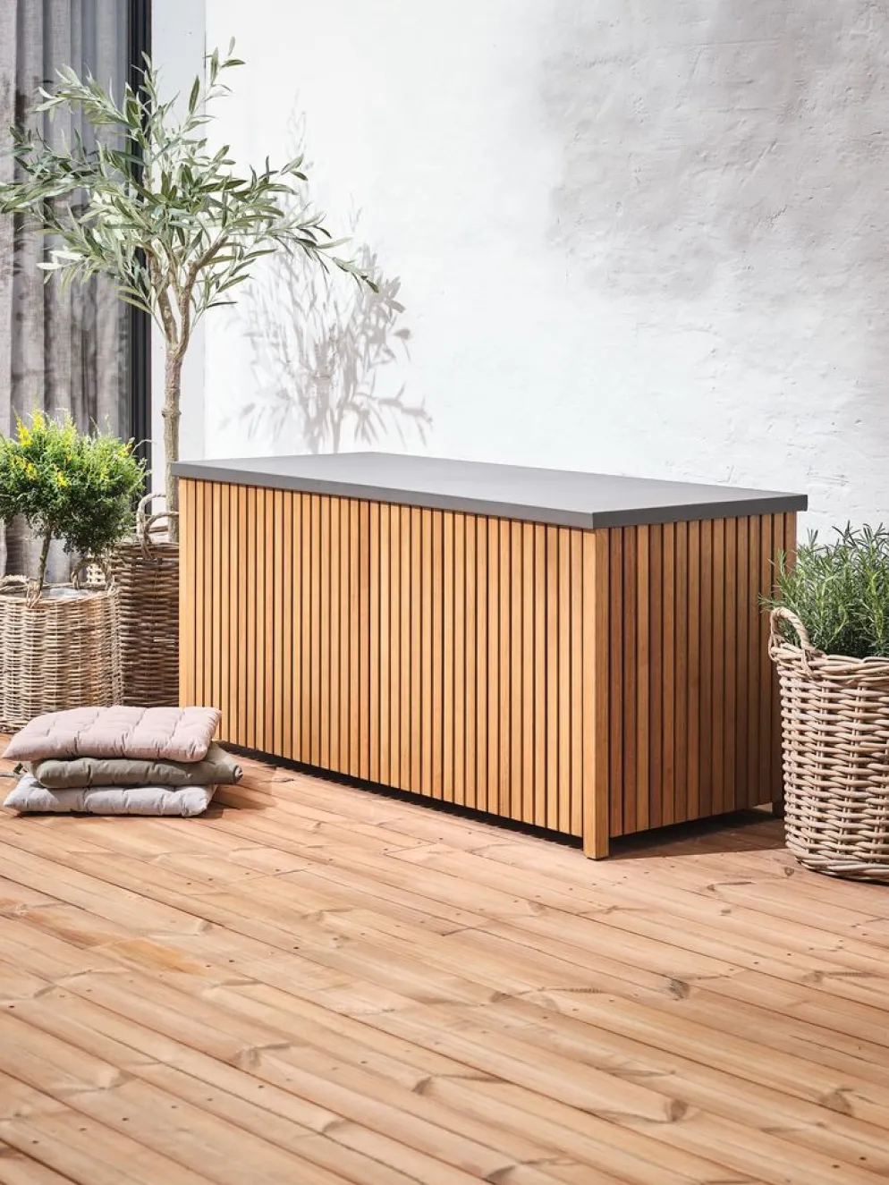 BEDERCoffre à coussins BEDER l133xH61xP54 bois eucalyptus