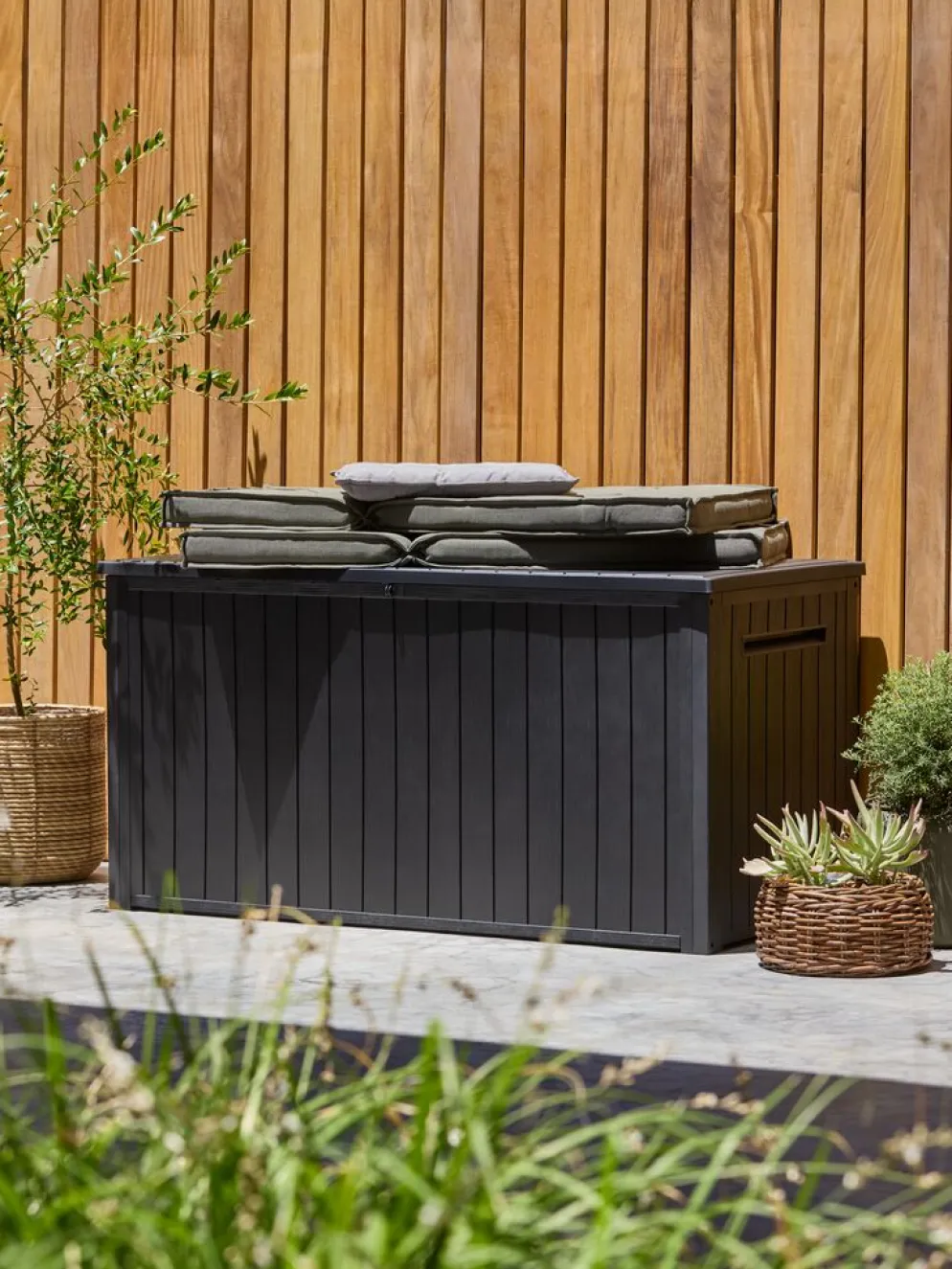 BORTELIDCoffre à coussins BORTELID l145xH73xP70 noir