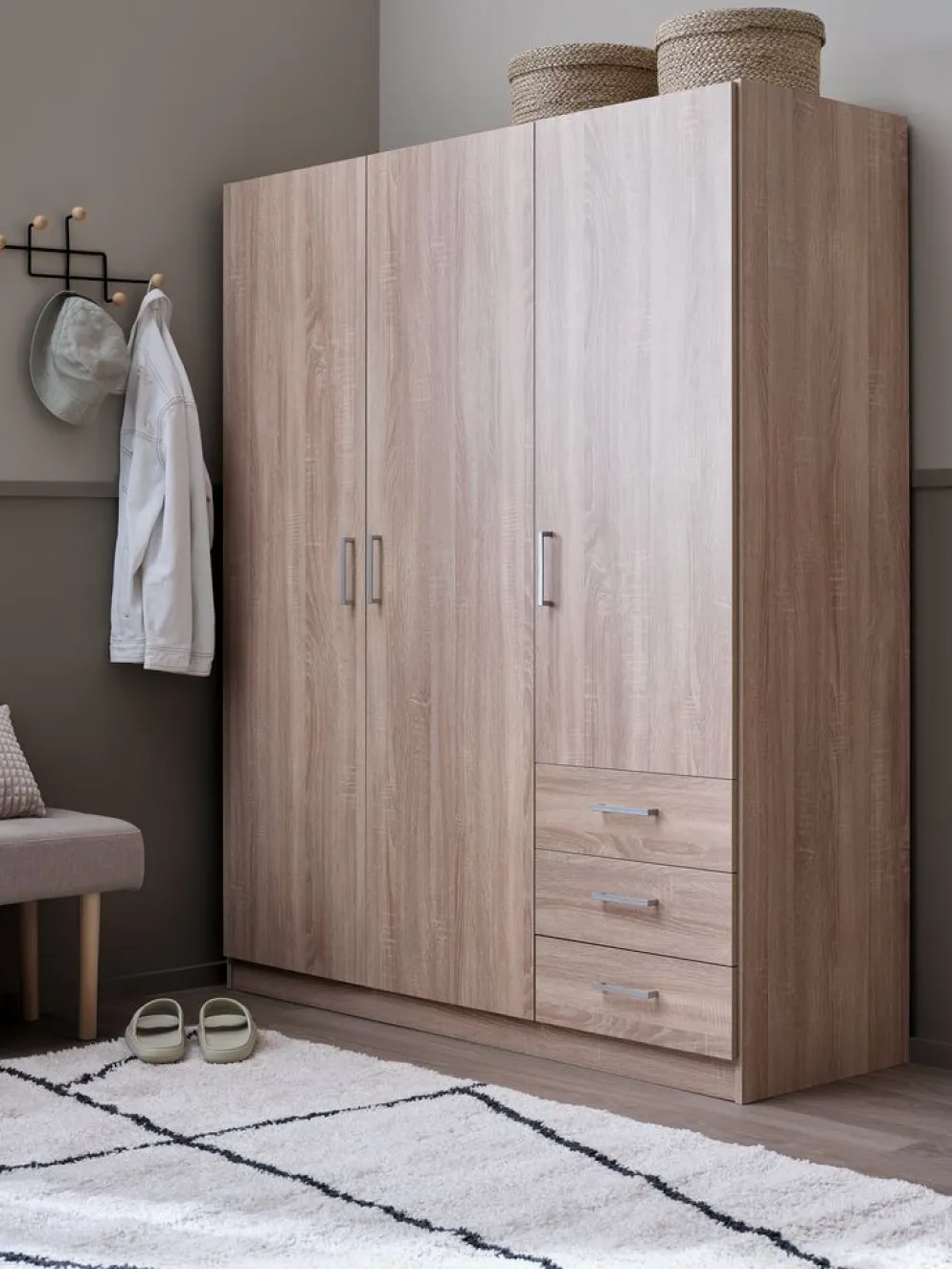 FANDRUPArmoire FANDRUP 145x176 3 portes 3 tiroirs coloris chêne c.