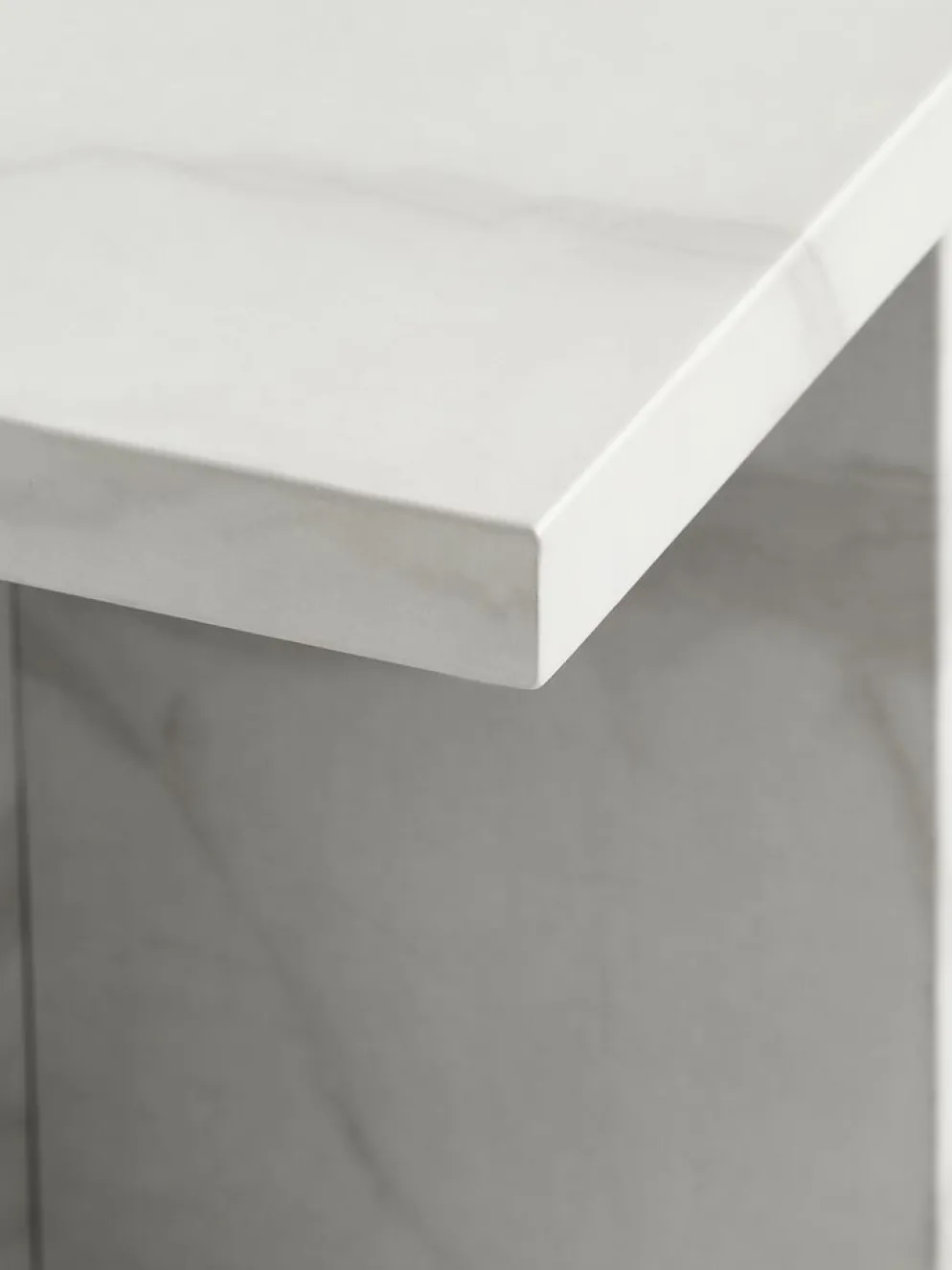 GANDRUPBout de canapé GANDRUP 45x45 coloris marbre blanc