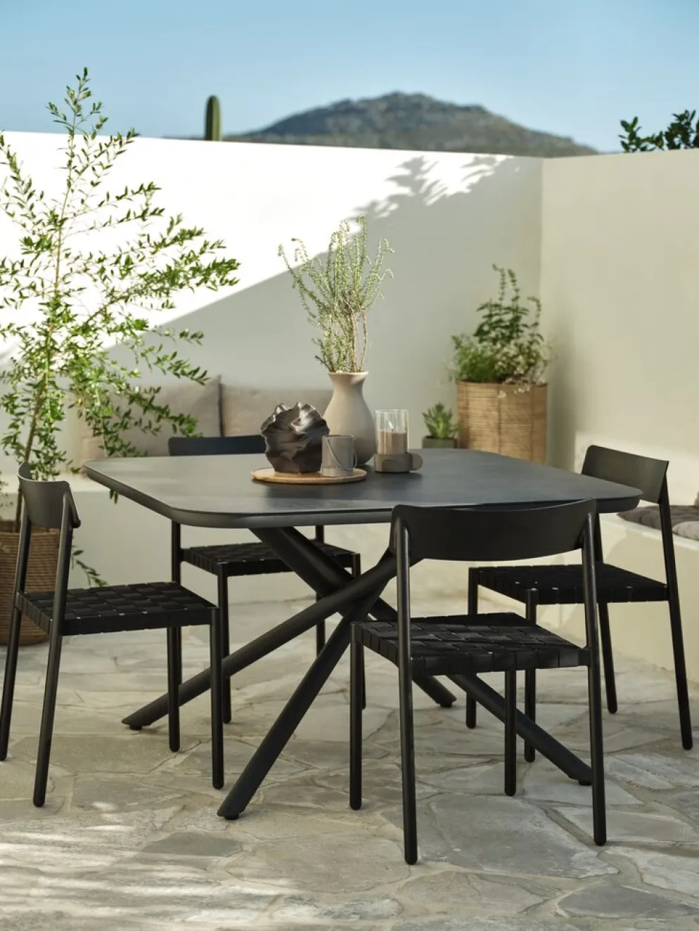 GOTHENBURG + HAGLEBUGOTHENBURG L120 table gris + 4 HAGLEBU chaises noir