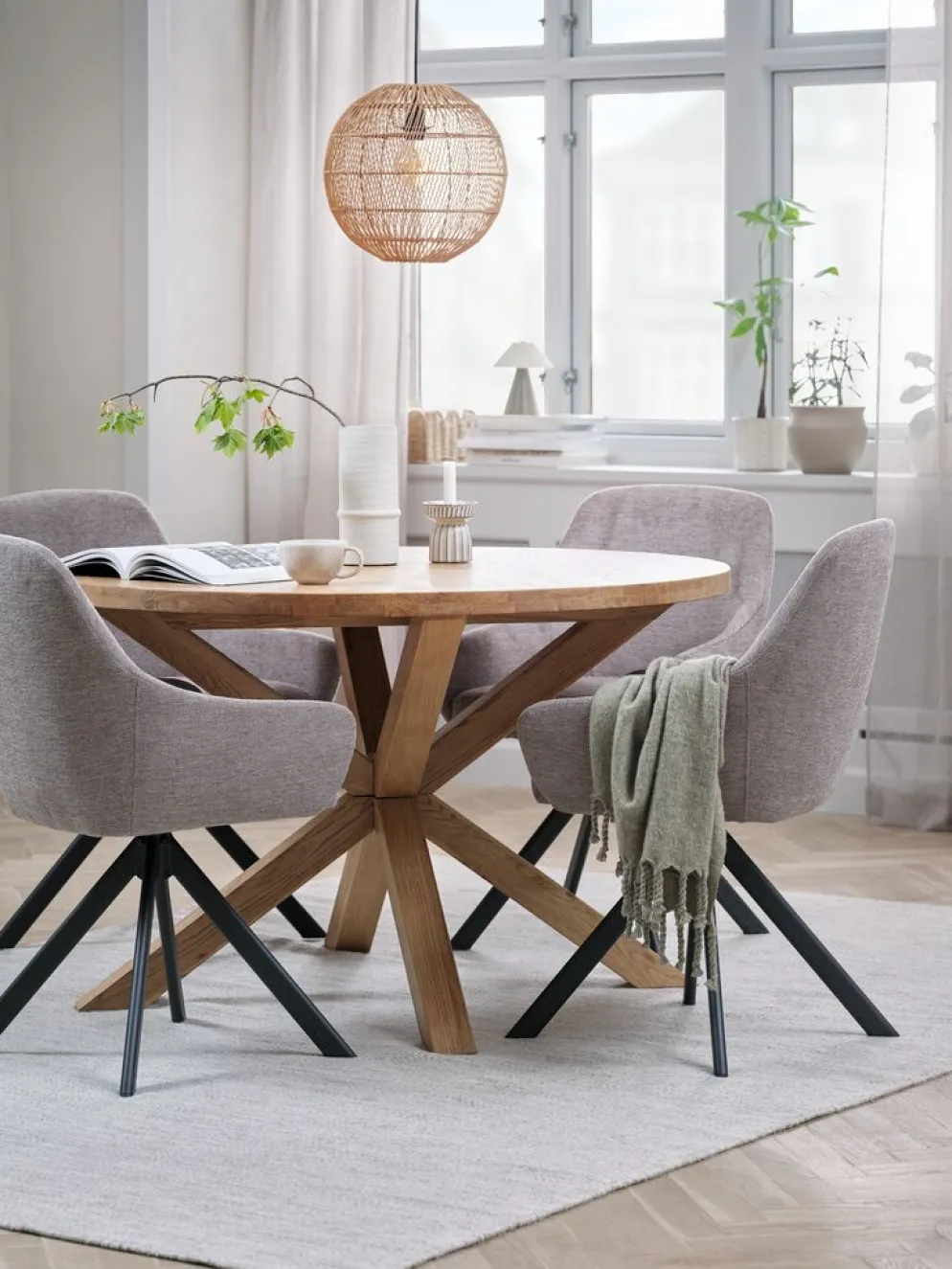 GRIBSKOV + ROSTRUPGRIBSKOV Ø120 table chêne naturel + 4 ROSTRUP chaises sable