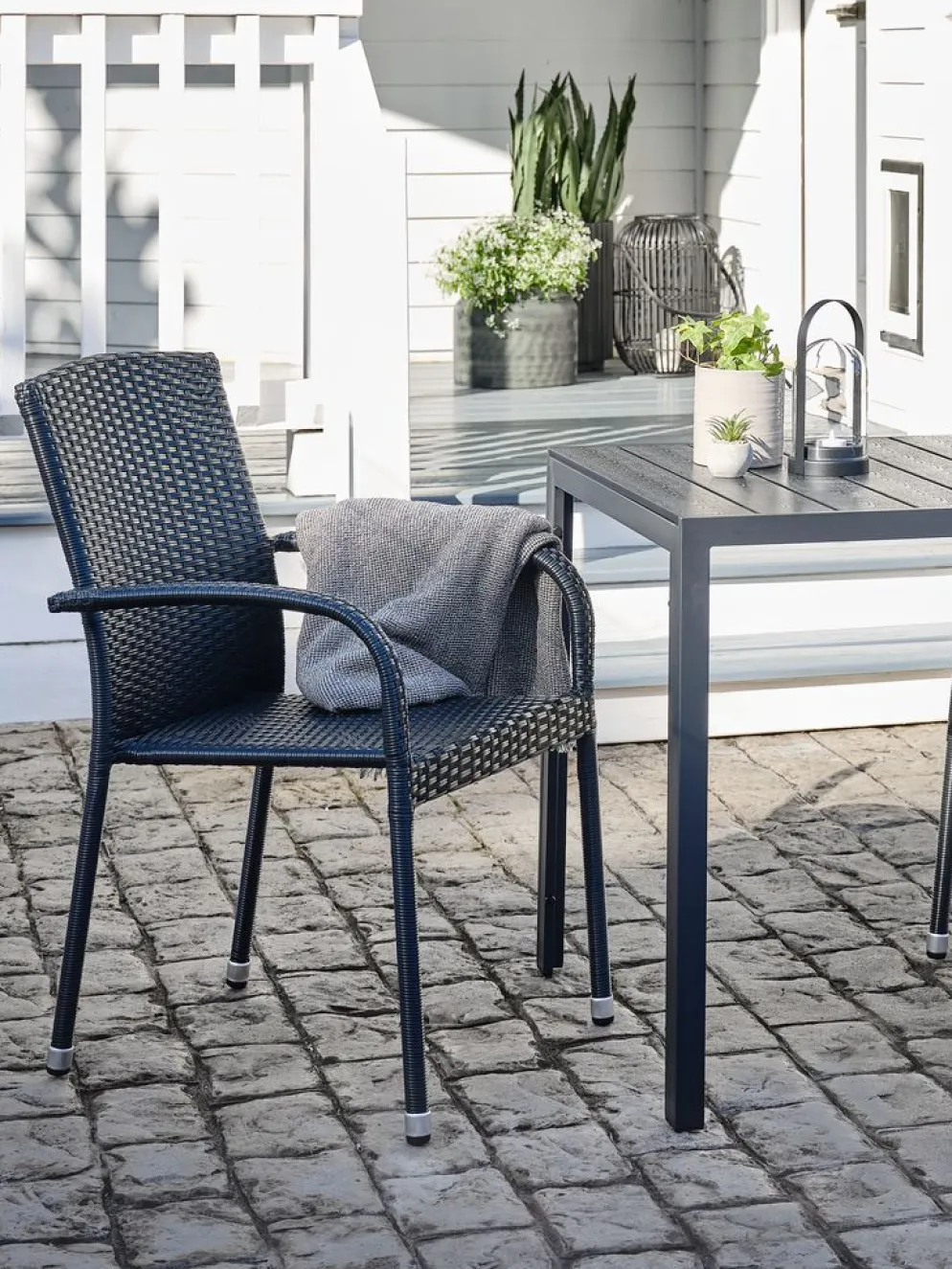 HALDBJERGChaise empilable HALDBJERG noir