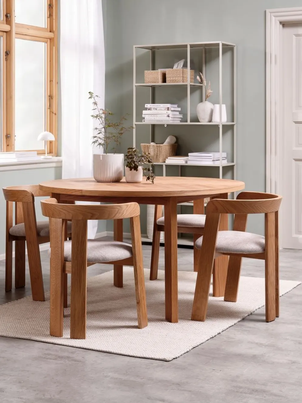 HARESKOV + BOVRUPHARESKOV Ø129 table coloris chêne naturel + 4 BOVRUP chaises