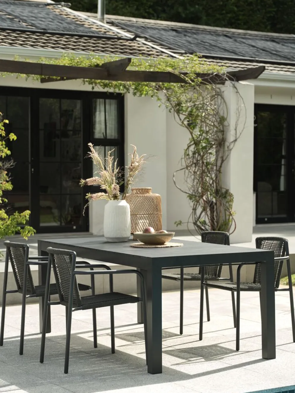 HSTEHAVE + KRISTIANSTADHESTEHAVE L205/275 table noir + 4 KRISTIANSTAD chaises vert