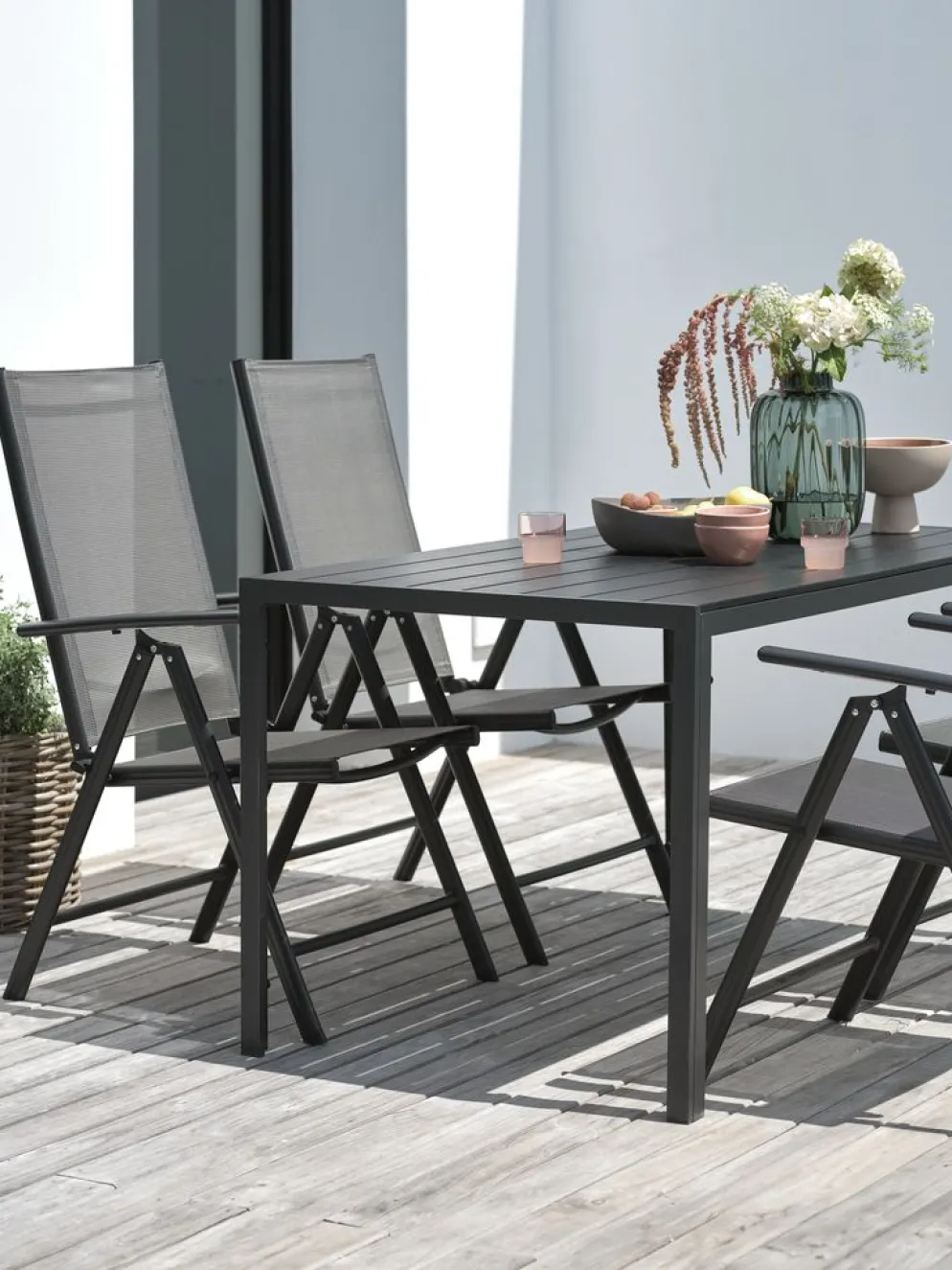 JERSORE + MELLBYJERSORE L140 table + 4 MELLBY chaises noir