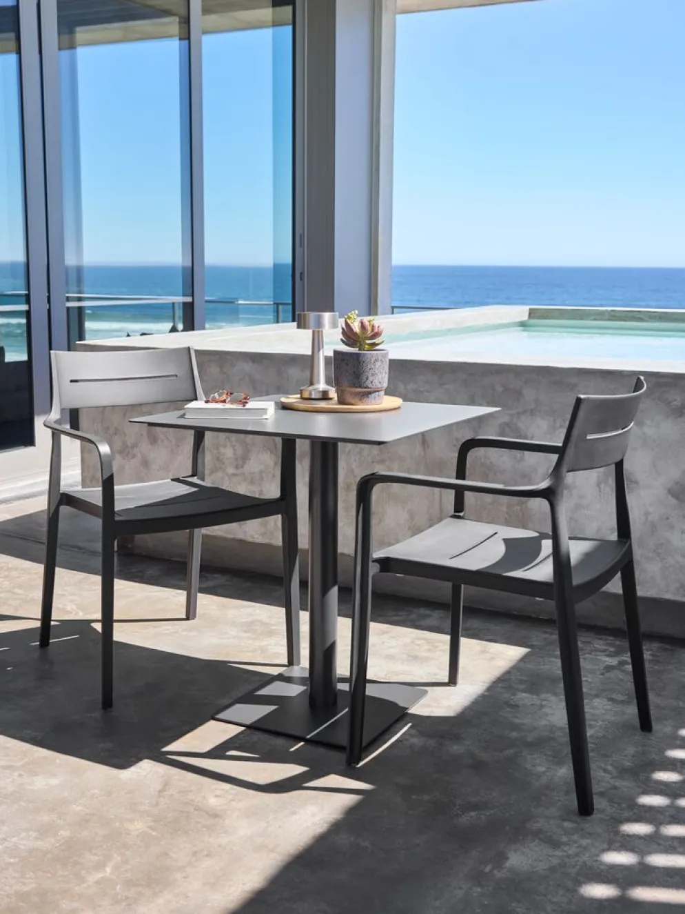 KAPPRUET + INGSTRUPKAPPRUET L65 table + 2 INGSTRUP chaises noir