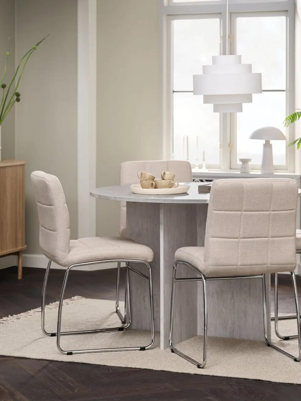 KRONDAL + HAMMELKRONDAL Ø110 table colo. travertin + 4 HAMMEL chaises beige