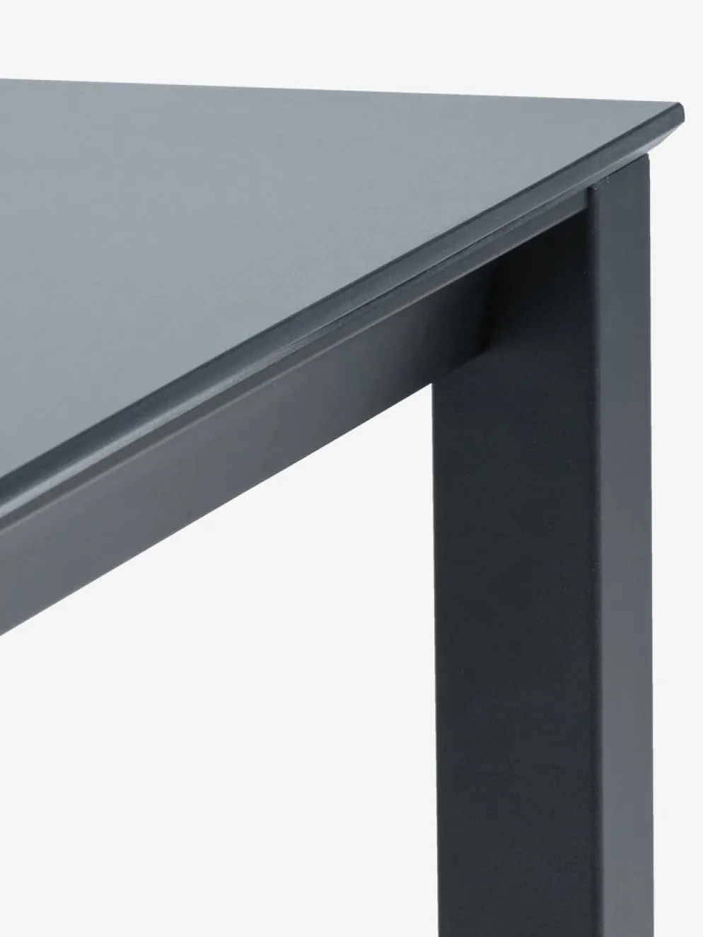 LANGET + TRILLEVALLENLANGET L207 table + 4 TRILLEVALLEN chaises noir