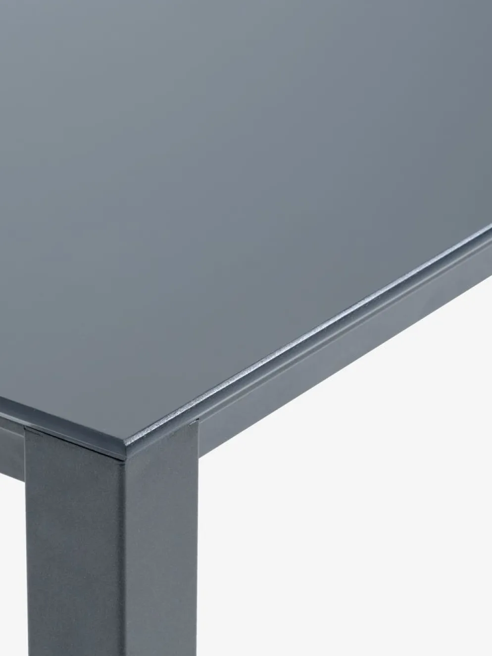 LANGET + TRILLEVALLENLANGET L207 table + 4 TRILLEVALLEN chaises noir