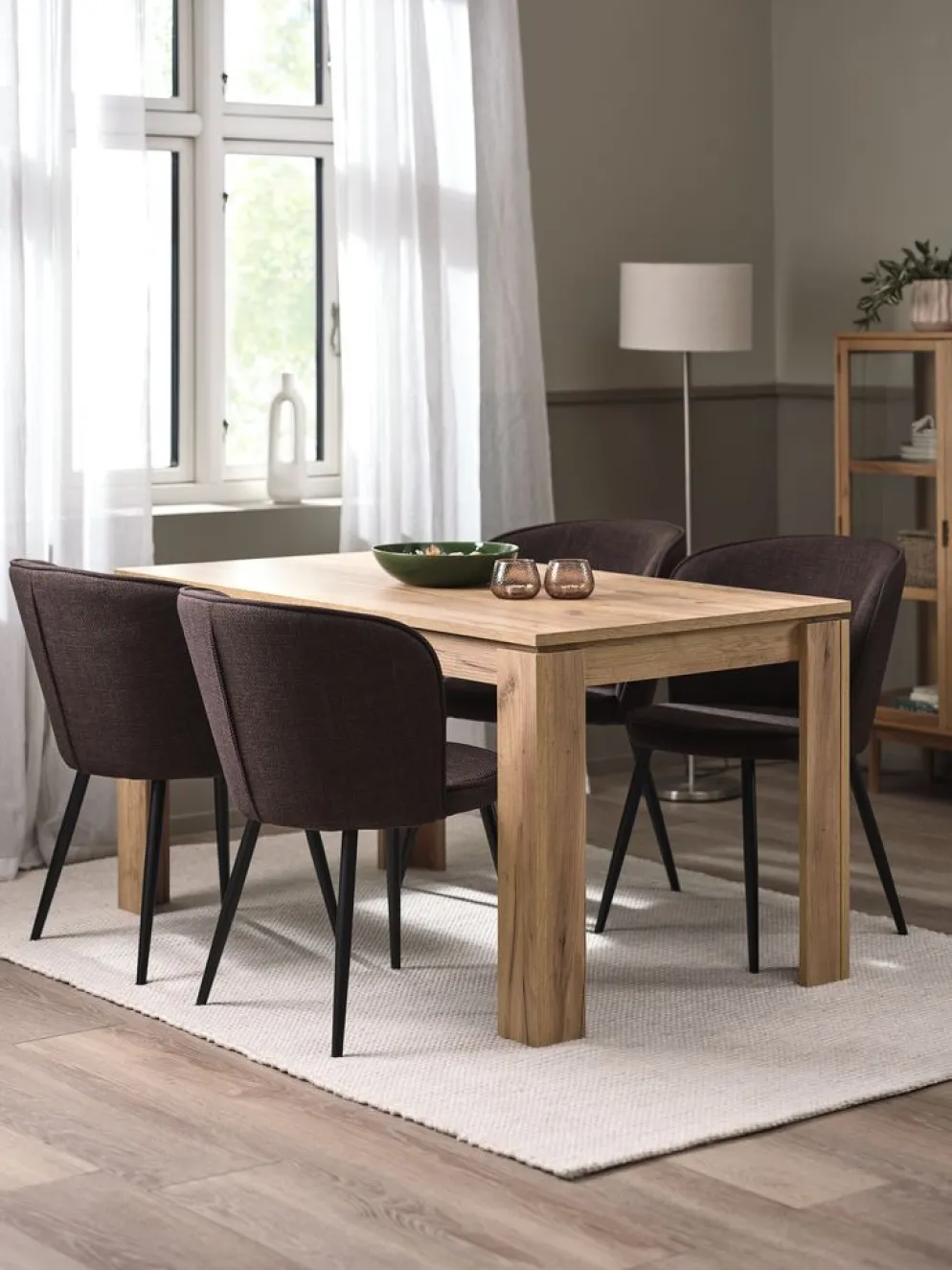 LINTRUP + RISSKOVLINTRUP L140 table col. chêne + 4 RISSKOV chaises brun foncé
