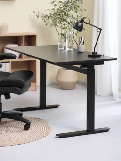 LUNDTOFTBureau à hauteur réglable a/vérin à gaz LUNDTOFT 70x130 noir