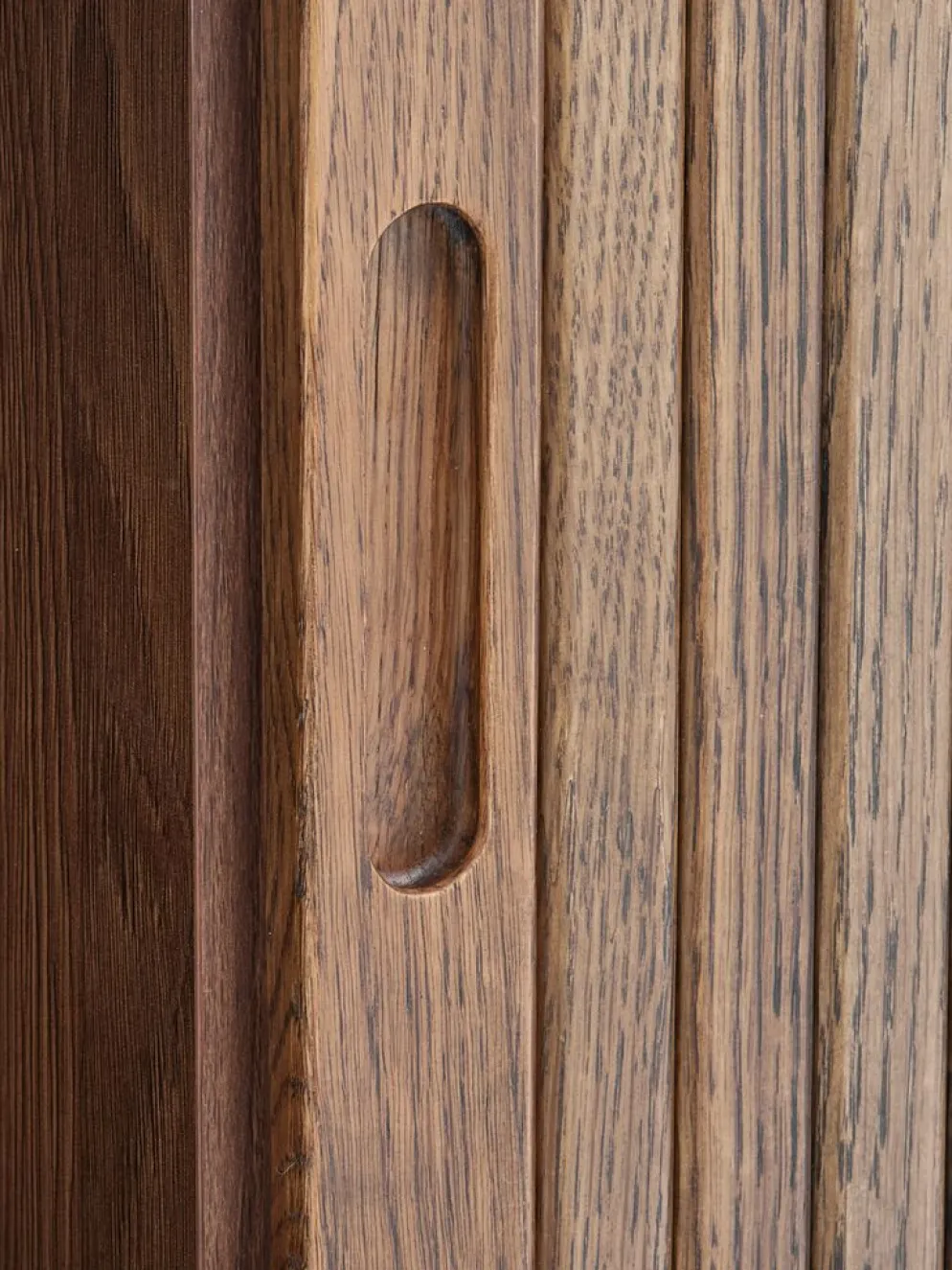LYNGVIGMeuble TV LYNGVIG 120cm 2 portes tambours chêne foncé