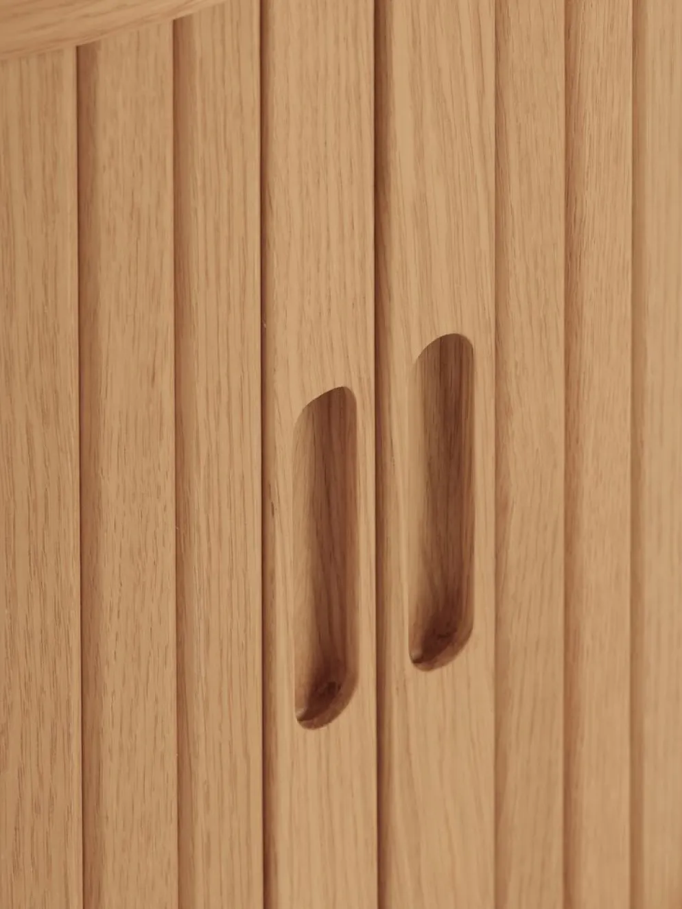 LYNGVIGTable de nuit LYNGVIG 2 portes tambours chêne naturel