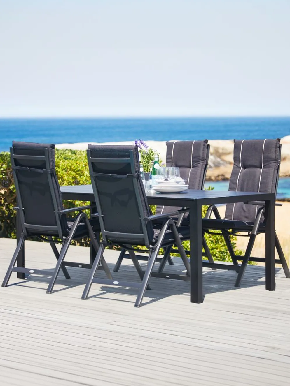 MADERUP + LOMMAMADERUP L205 table noir + 4 LOMMA chaises inclinables noir