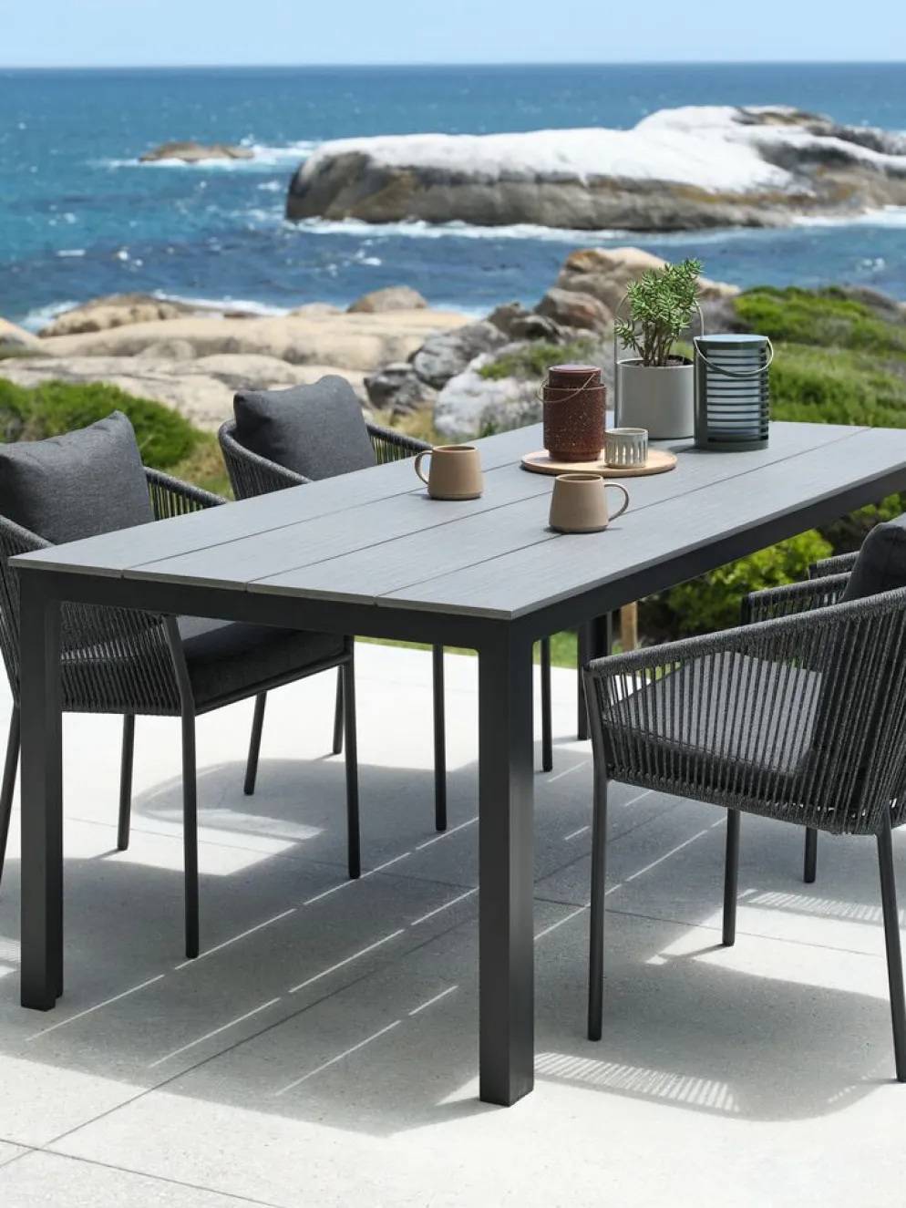 MARIELYSTTable de jardin MARIELYST l90xL205 gris