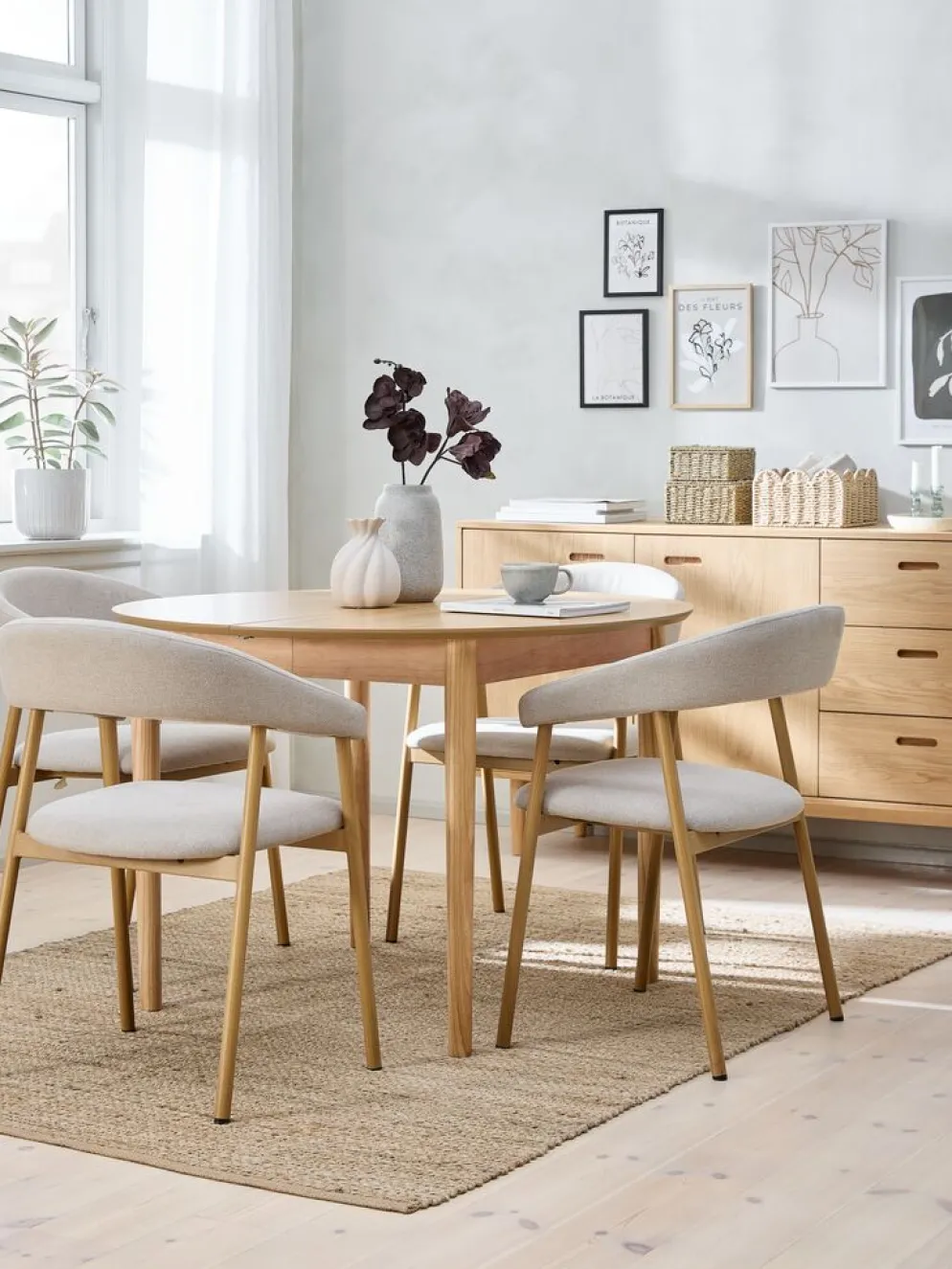 MARSTRAND + EJSINGMARSTRAND Ø110 table coloris chêne + 4 EJSING chaises beige