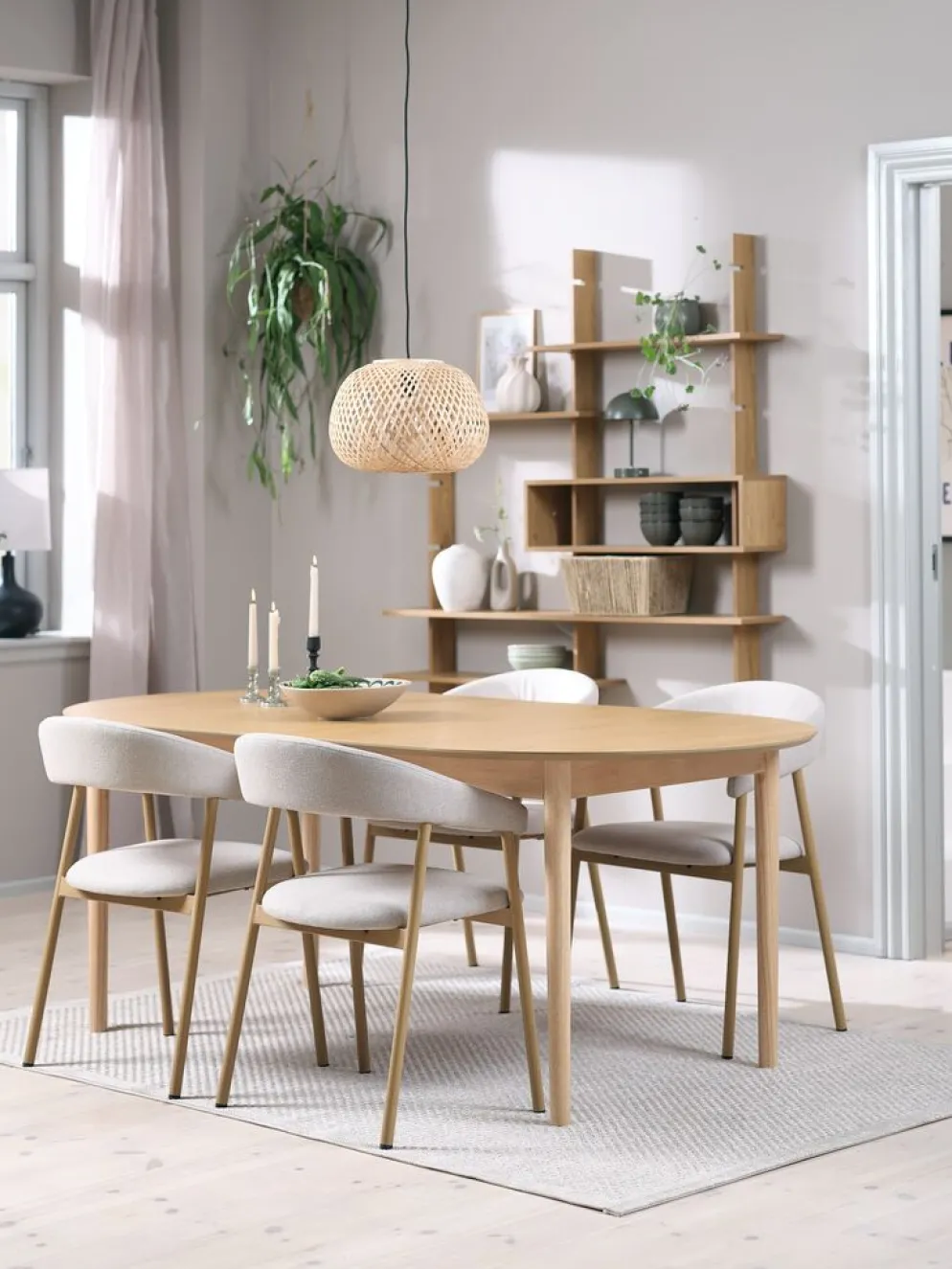 MARSTRAND + EJSINGMARSTRAND L200/280 table col. chêne + 4 EJSING chaises beige
