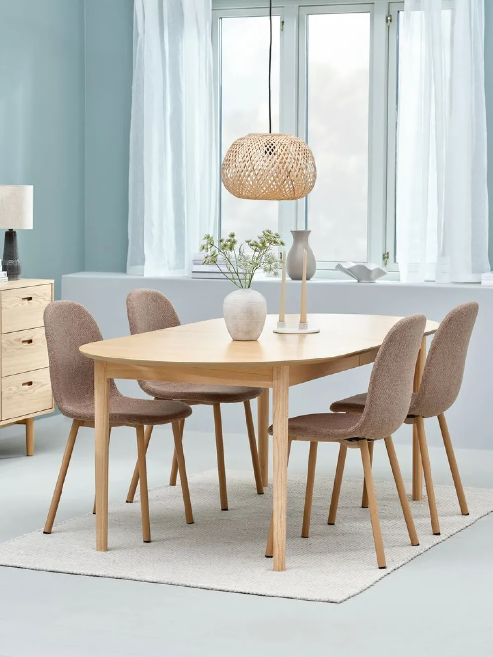 MARSTRAND + EJSTRUPMARSTRAND L200/280 table col. chêne +4 EJSTRUP chaises sable