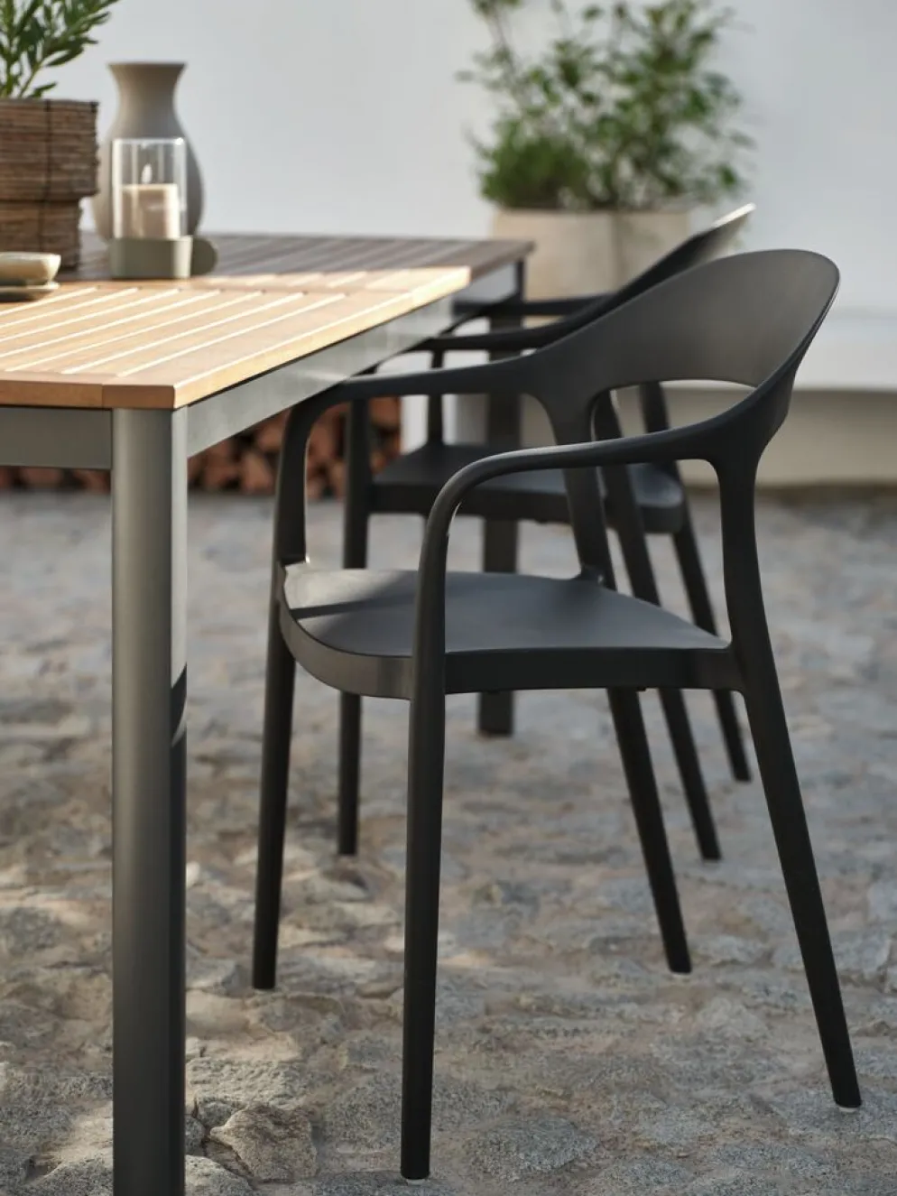 NANNESTADChaise empilable NANNESTAD gris foncé