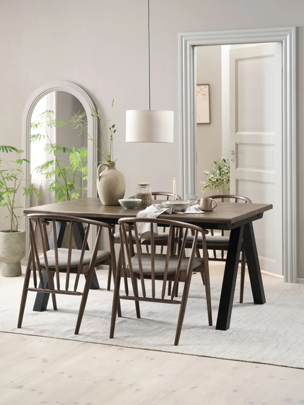 SANDBY + LYKSBORGSANDBY L160 table chêne foncé + 4 LYKSBORG chaises ch. f.