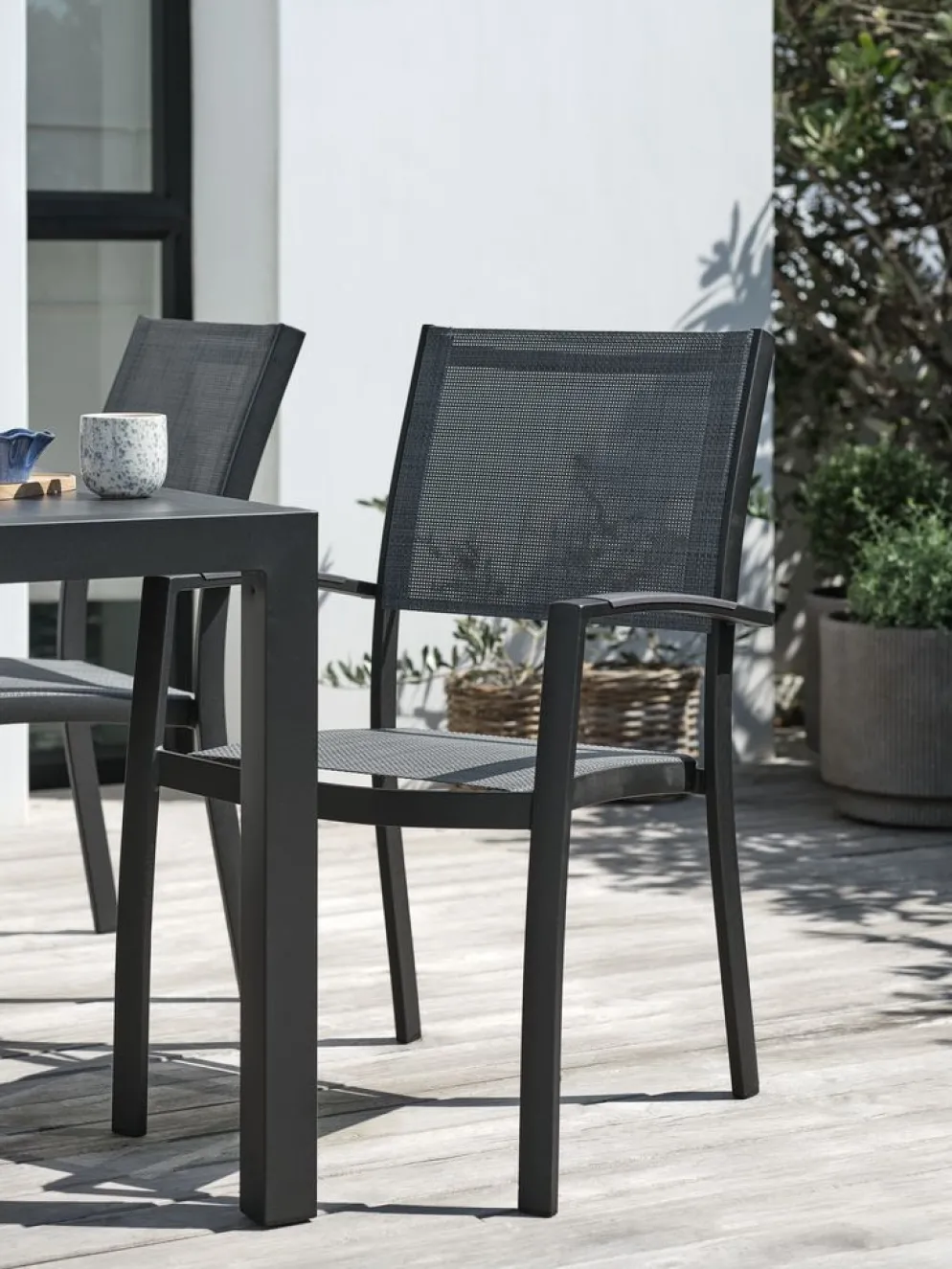 STRANDBYChaise empilable STRANDBY gris