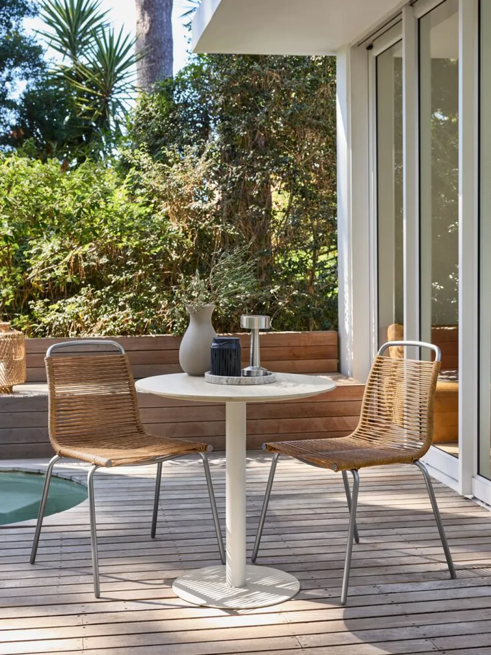 VAMDRUP + MIDDAGSBERGETVAMDRUP Ø70 table beige + 2 MIDDAGSBERGET chaises naturel