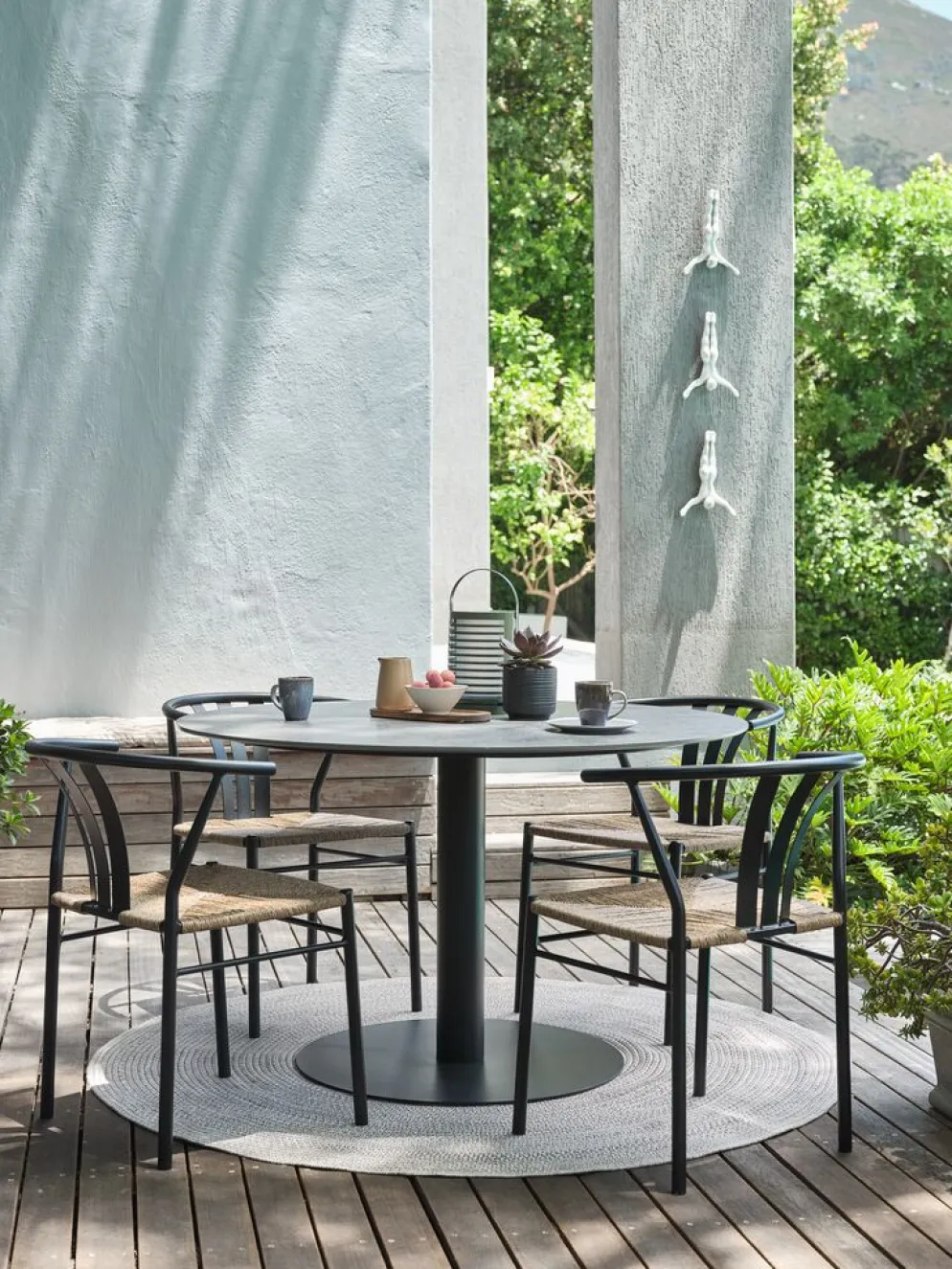 VAMDRUP + TAGMARKVAMDRUP Ø120 table gris + 4 TAGMARK chaises noir