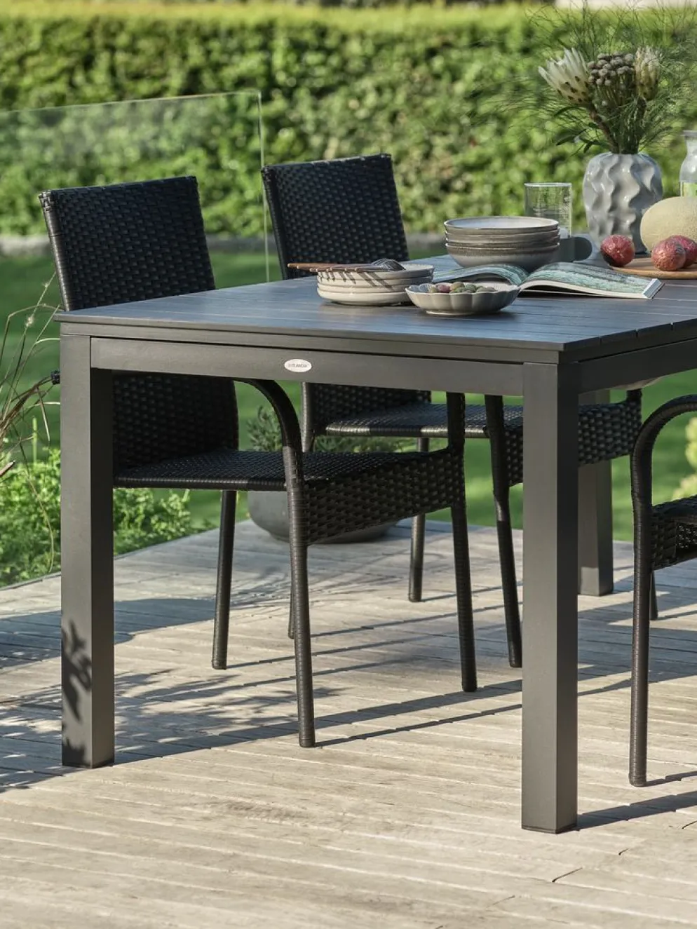 VATTRUPTable de jardin VATTRUP l95xL172/276 noir